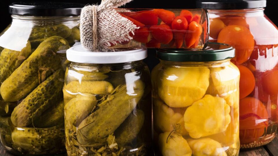 Чи можна перевозити закрутки через кордон: повний гід з правилами митниці 2025 року