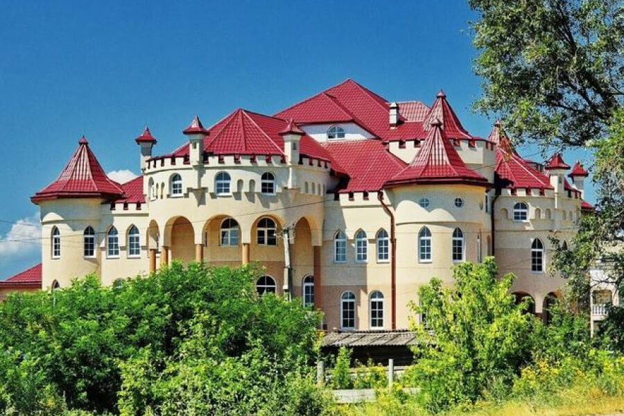 Найбагатше село в Україні: розкіш Нижньої Апші та її таємниці