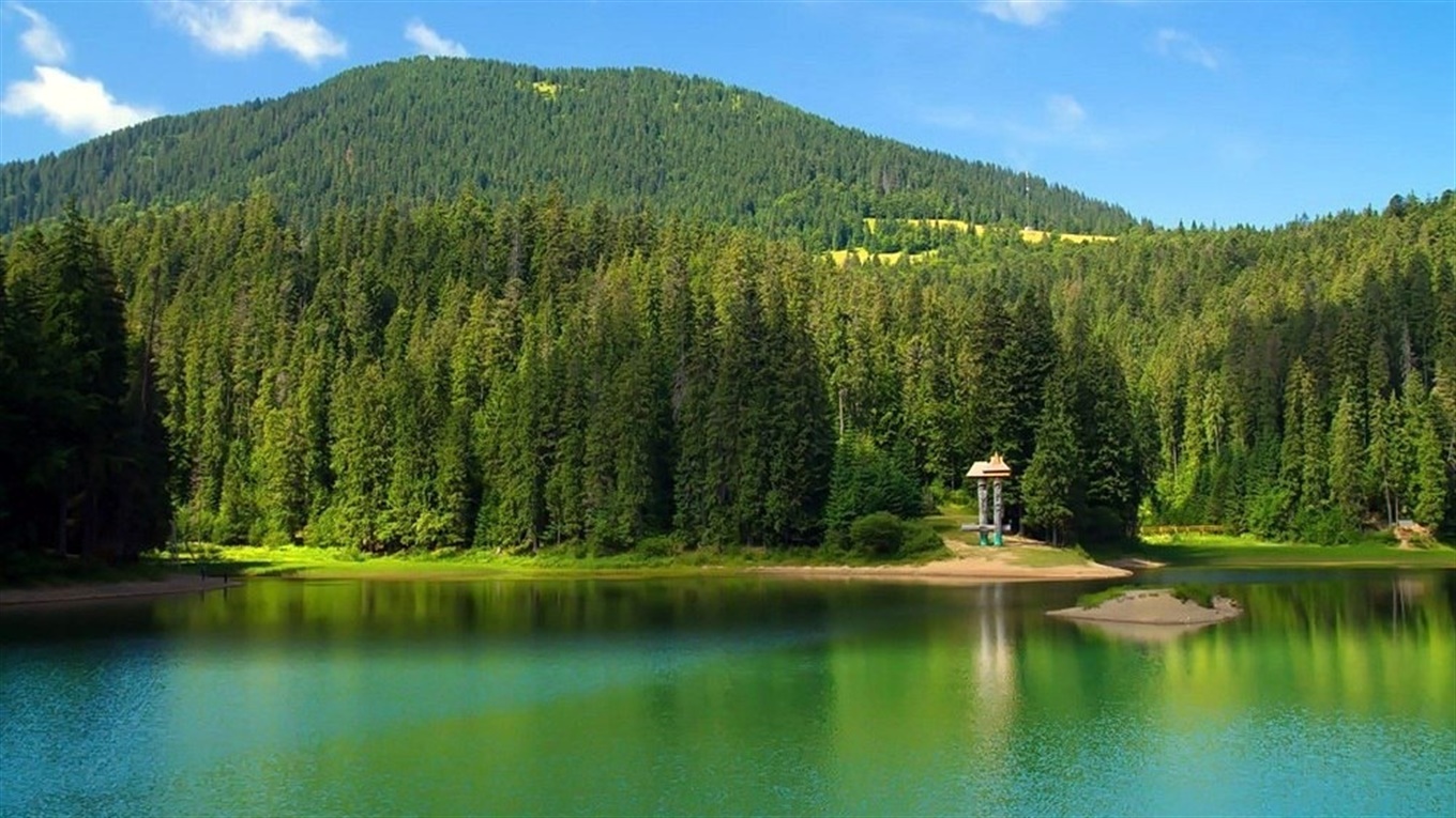 Топ-5 озер України: Природні дива та туристичні скарби для душі