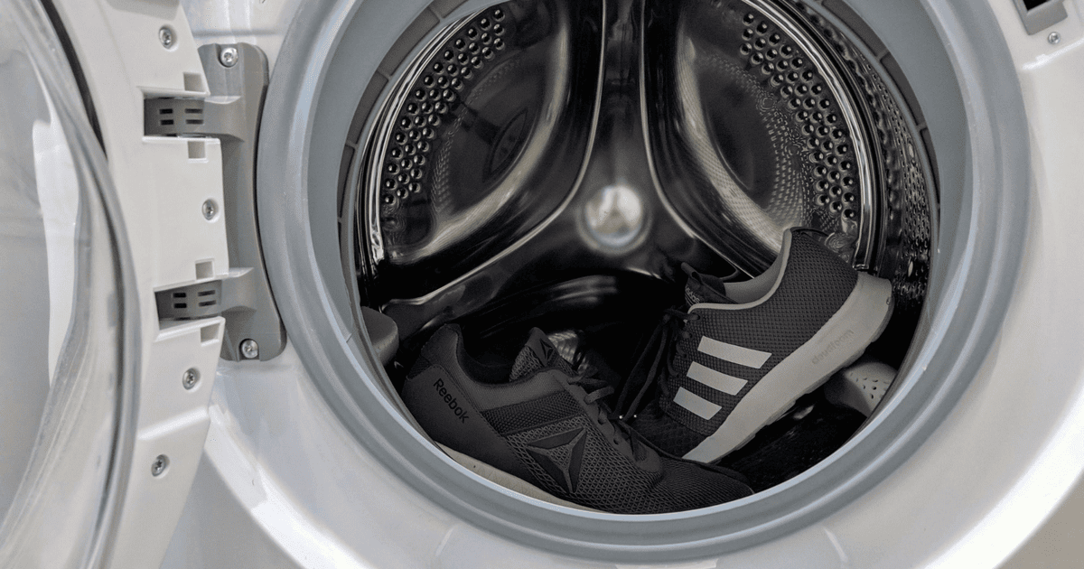 Чи можна прати кросівки в пральній машині: повний гід з догляду