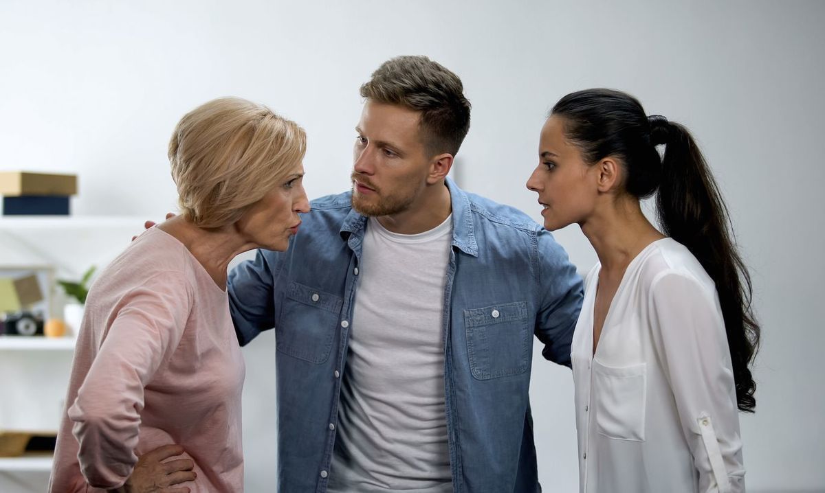 Як зменшити вплив свекрухи на чоловіка: Поради для міцних сімейних зв’язків