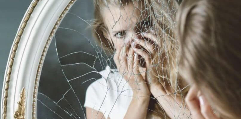До чого сниться розбите дзеркало: значення сну, тлумачення та прикмети