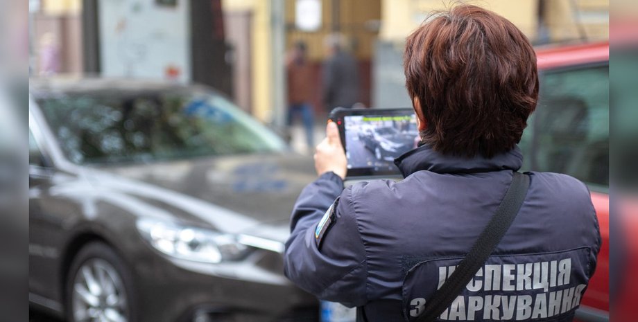 Чи можна паркуватись біля чужого будинку: правила, штрафи та реальні нюанси 2026