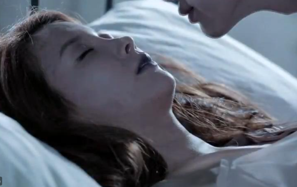 Чи можна цілувати покійника: правда традицій і ризиків