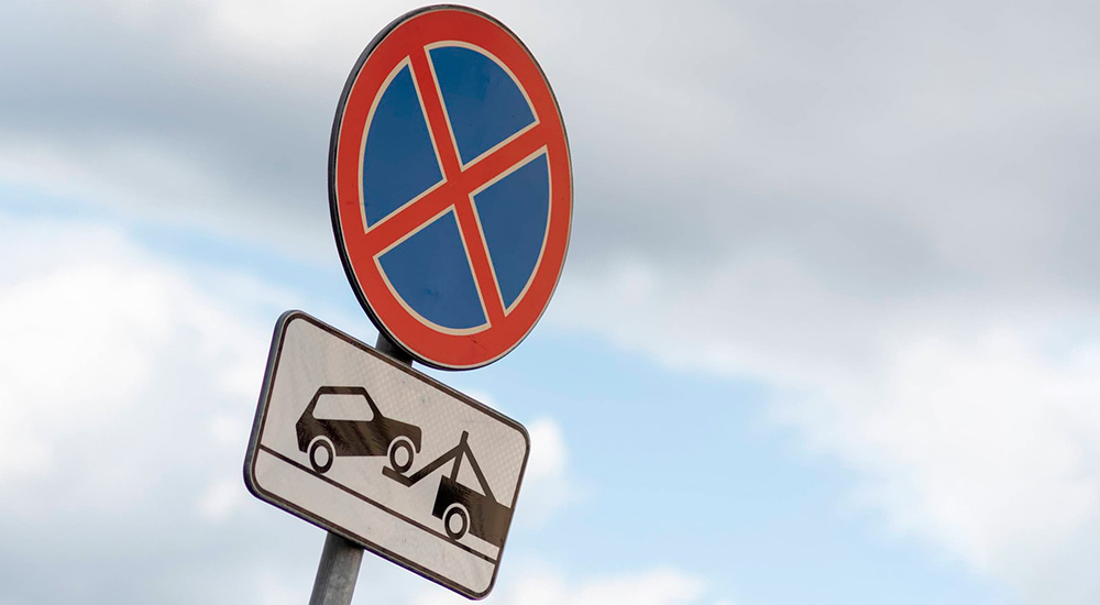 Де заборонено зупинку: всі знаки, місця та штрафи за ПДР 2026