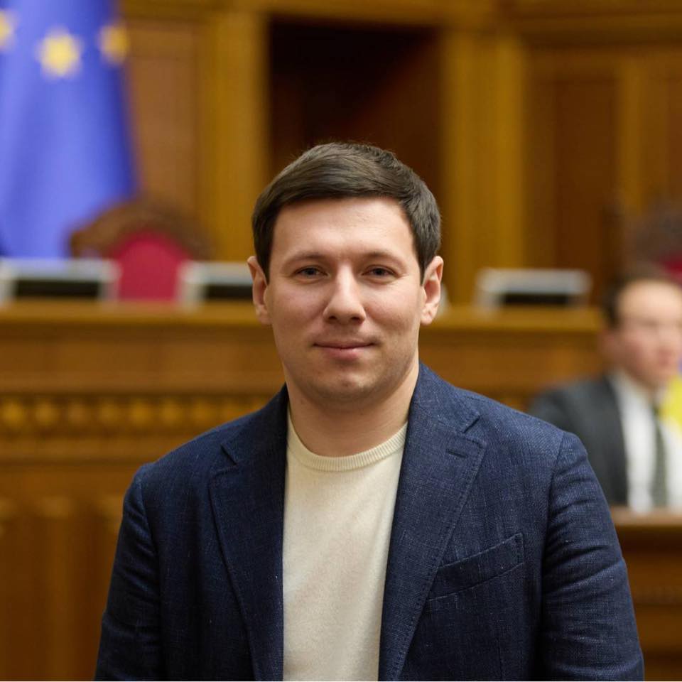 Олексій Красов: нардеп від Харківщини, який поєднує кодинг, бізнес і фронт