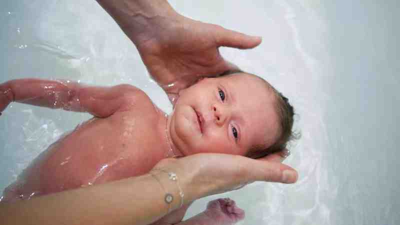 Чи можна купати дитину при кашлі: повний гід для батьків