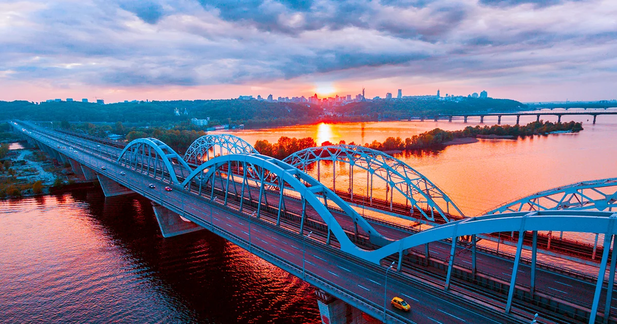 Скільки мостів через Дніпро в Києві: повний гід 2026
