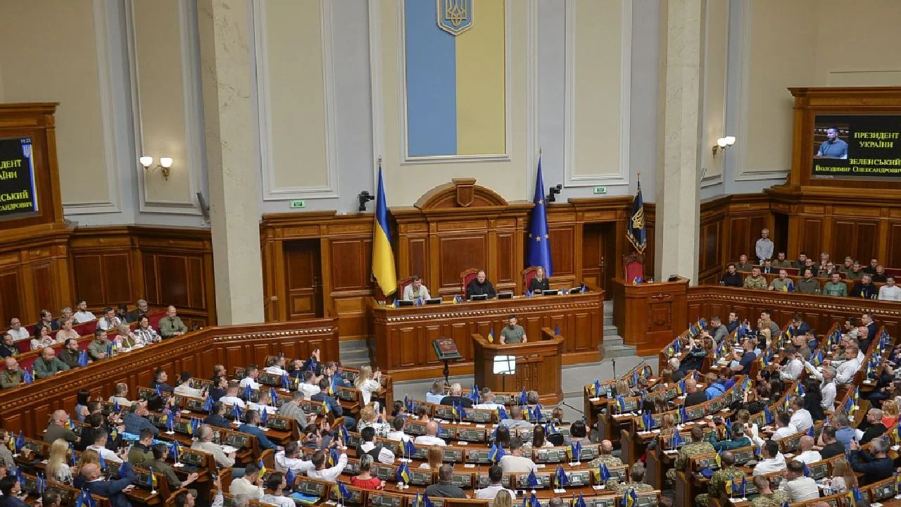 Скільки разів можна продовжувати воєнний стан в Україні