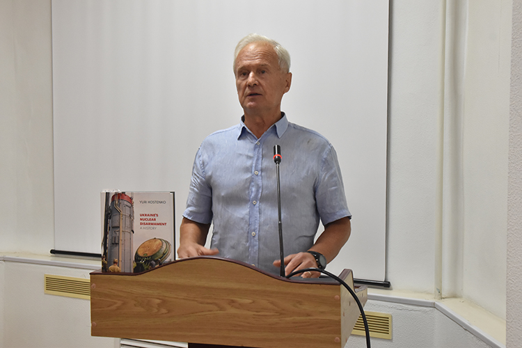 Юрій Костенко: біографія, кар’єра та внесок у ядерне роззброєння України