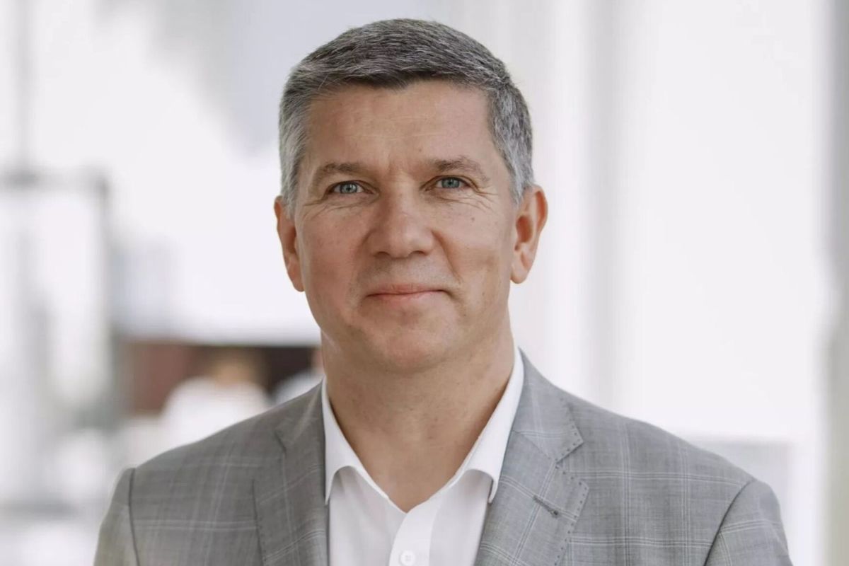 Ростислав Карандєєв: шлях від фізики твердого тіла до керівництва Дніпровською оперою