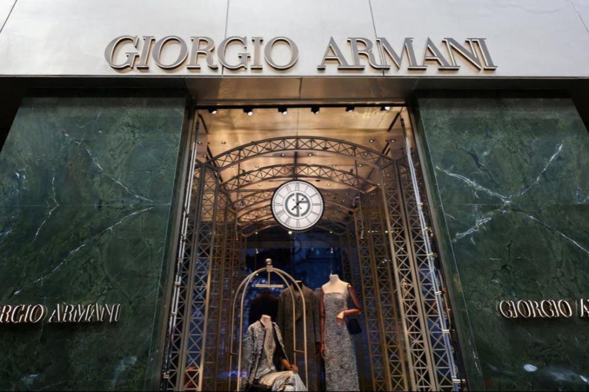 Armani розпочне продаж 15% компанії. Інтерес мають LVMH і L’Oréal