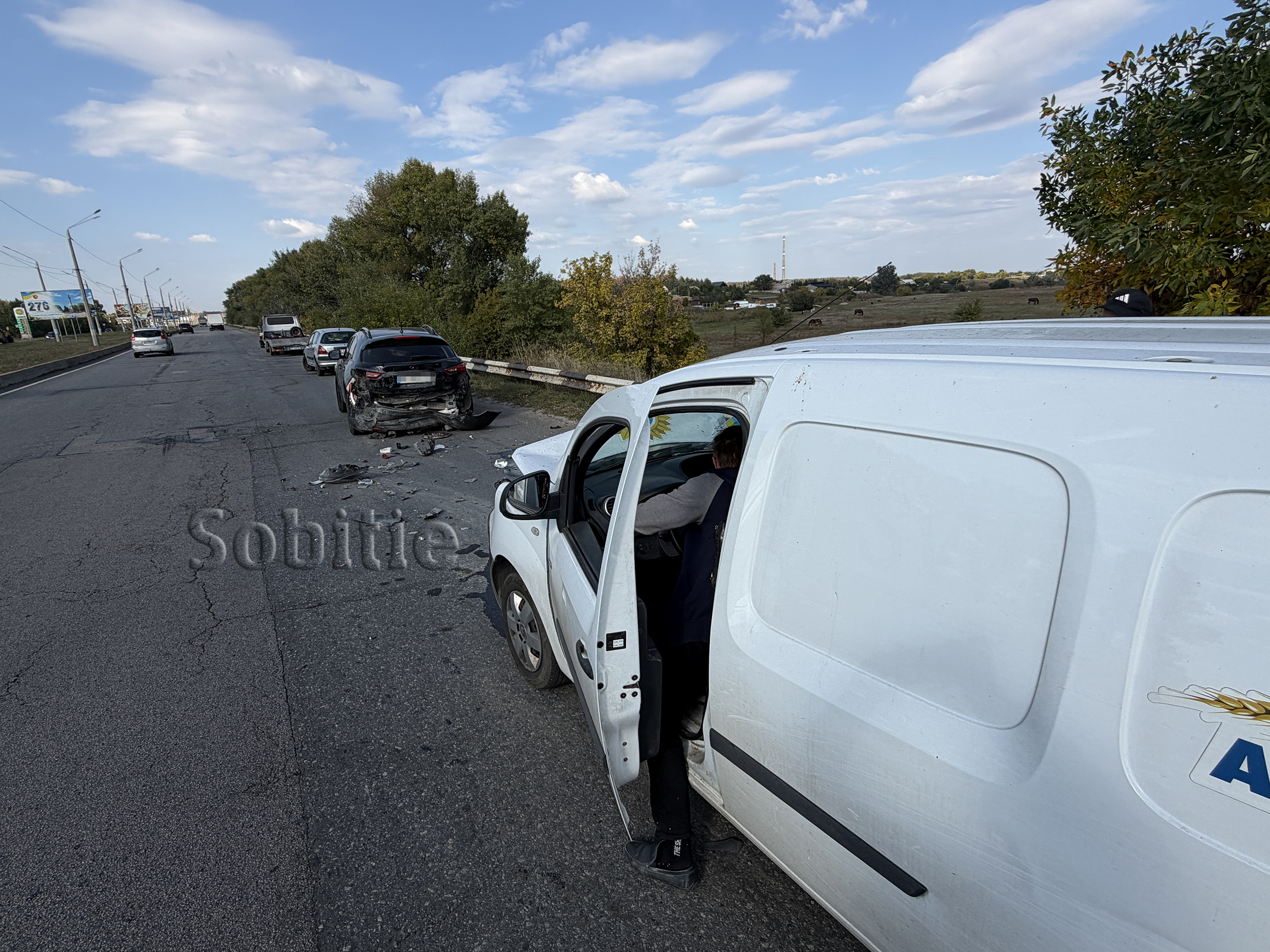 На мосту в Кам’янському Renault Kangoo наздогнав Infiniti